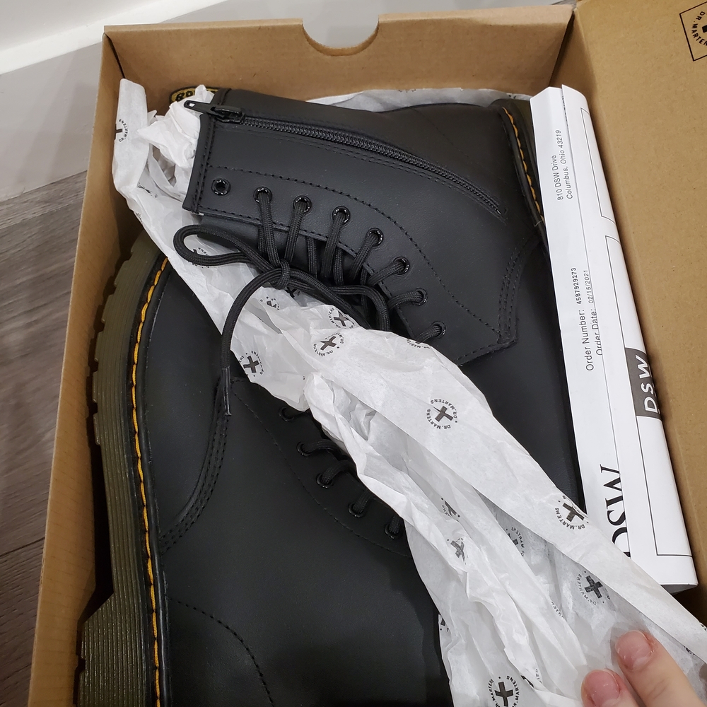 Doc Martens Womens 7 Matte Black Leather Boots with Zipper